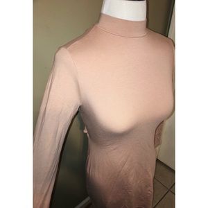 Back-out, long sleeve dress